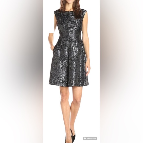 NWT Anne Klein knee length cocktail dress. Size 6 Black & Gray metallic color - Picture 6 of 8